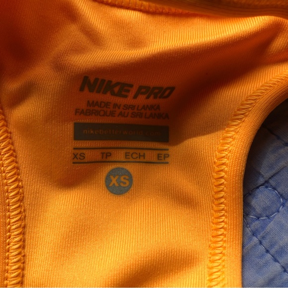 nike sports bra - Picture 4 of 4